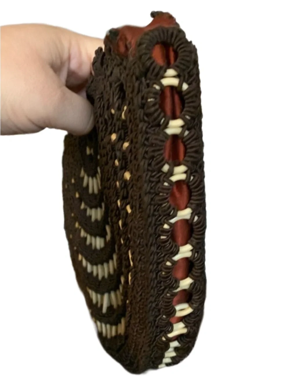 VINTAGE 1970'S BROWN CROCHET MACRAME W/CREAM PLASTIC WRIST BAG/CLUTCH